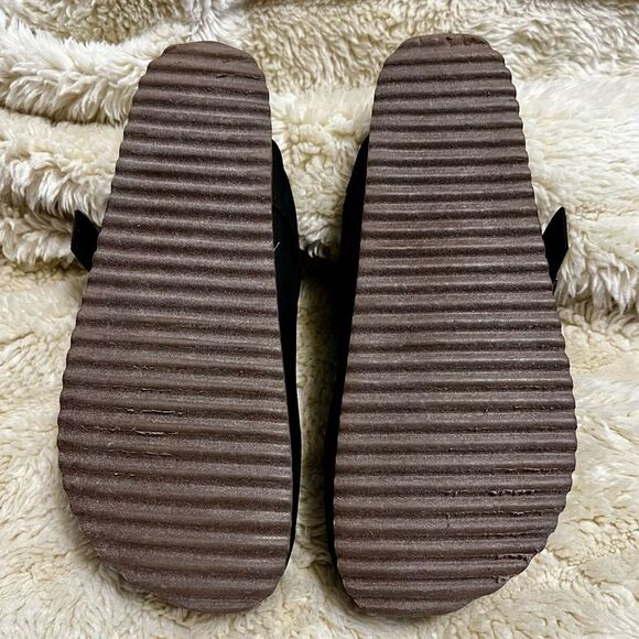 Crown & Ivy Suede Clogs - Picture 3 of 6